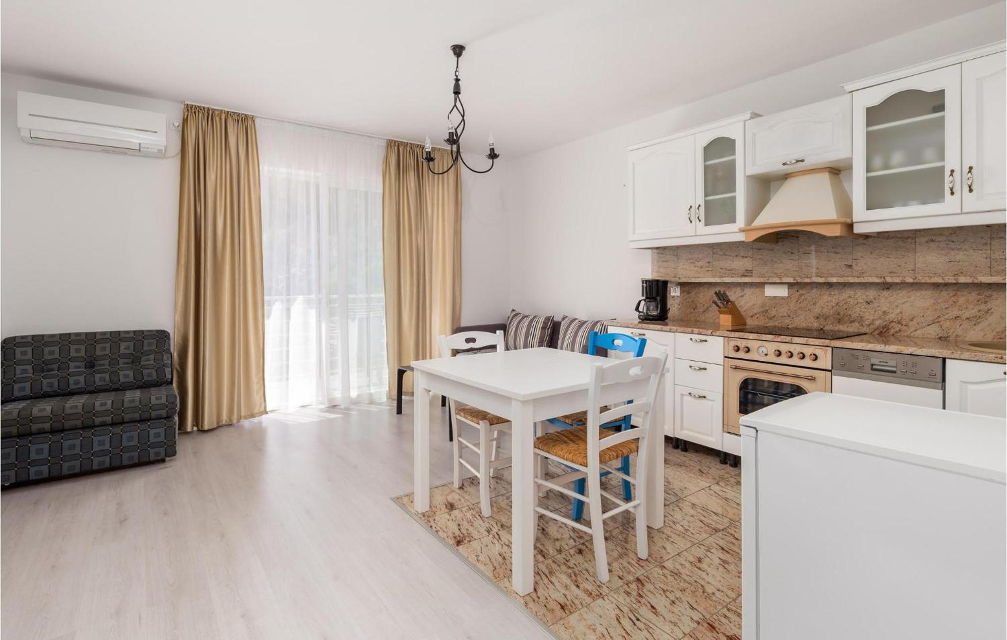 1 Bedroom Gorgeous Apartment In Mošćenička Draga Exteriör bild