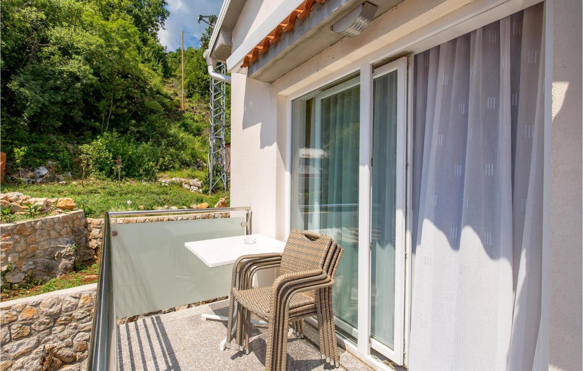 1 Bedroom Gorgeous Apartment In Mošćenička Draga Exteriör bild